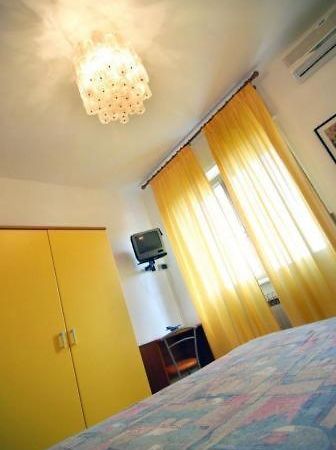 Hotel Astoria Cuorgnè Chambre photo